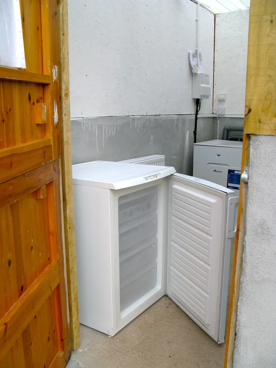 Communal ice pack freezer